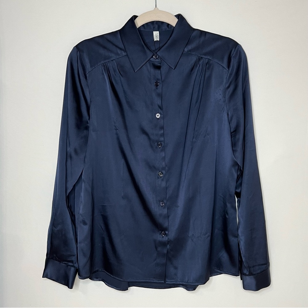 🌟NWT🌟LUXURIOUS LILYSILK SILK BLOUSE. Size S. Navy Blue.
